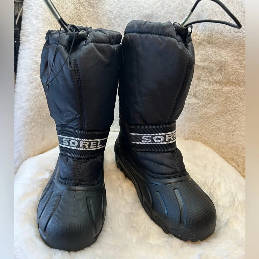 Sorel Chariot black insulated mid calf weather proof snow boots Sz-youth 4.‎  D
